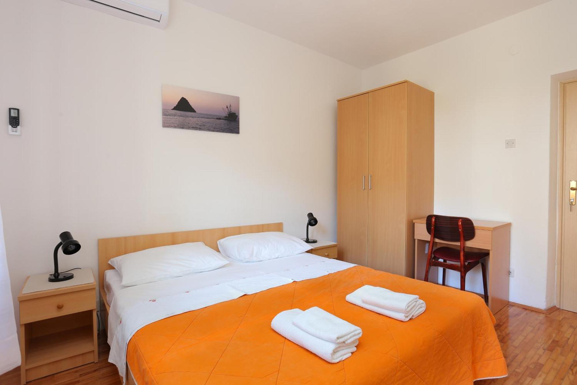 Apartments By The Sea Igrane, Makarska - 6653 Номер фото