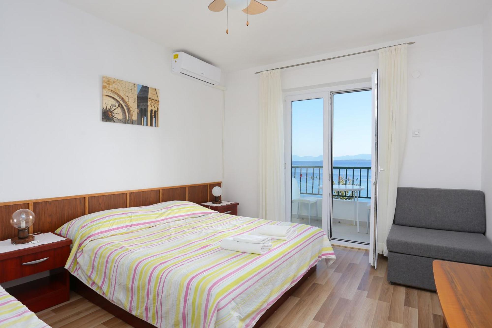 Apartments By The Sea Igrane, Makarska - 6653 Номер фото