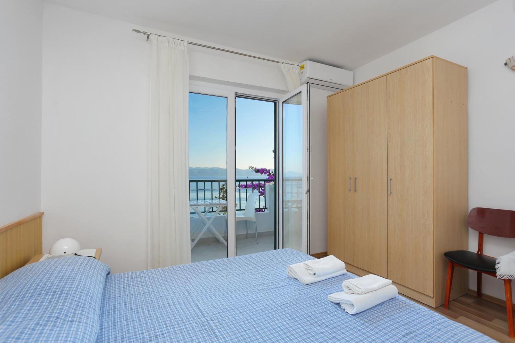 Apartments By The Sea Igrane, Makarska - 6653 Номер фото